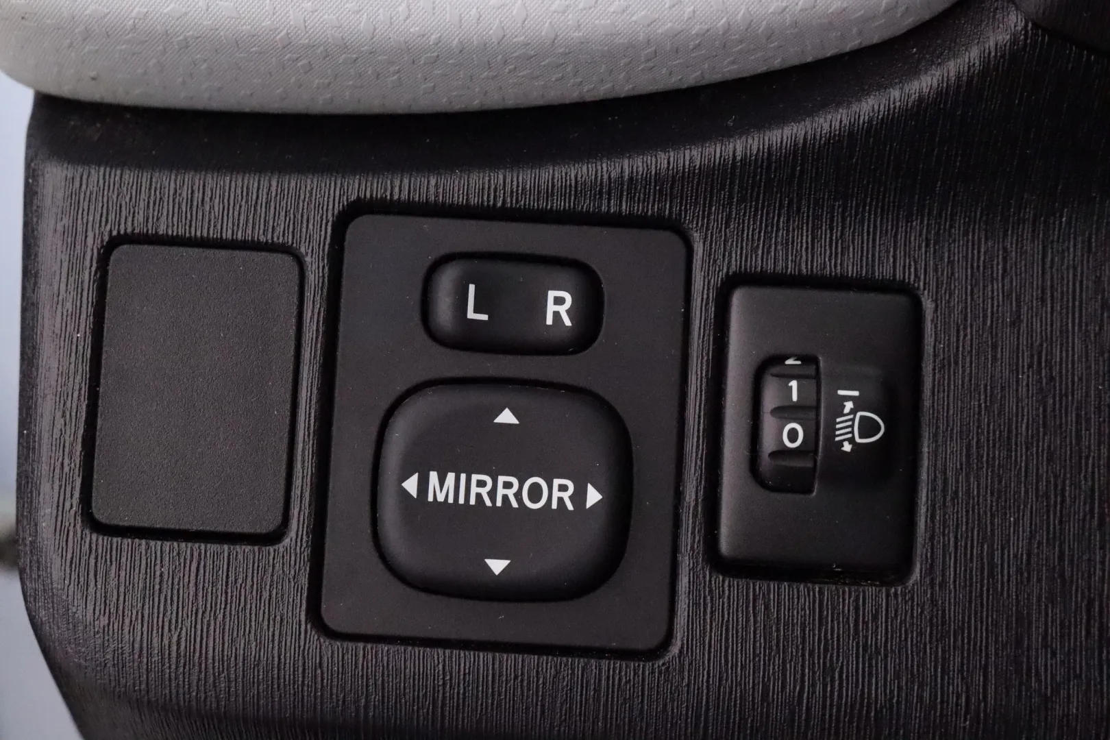 TOYOTA Yaris GKU-410 carousel image