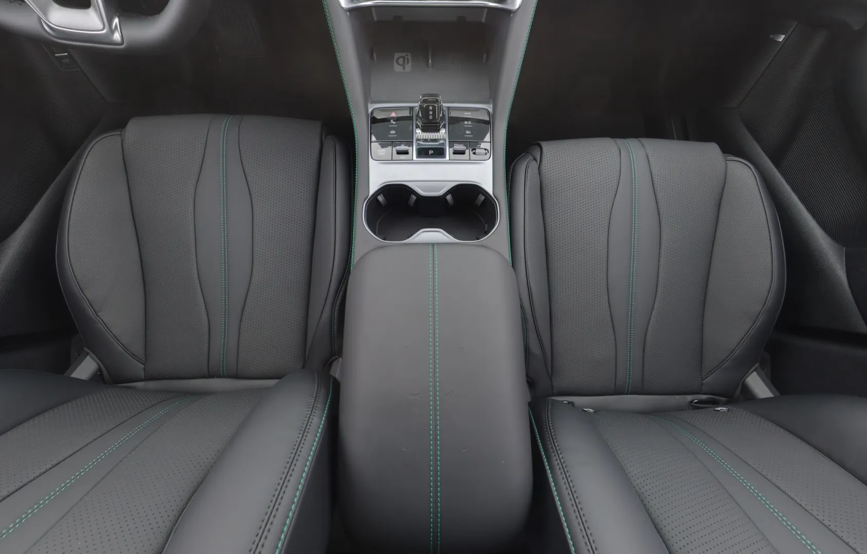 BYD Seal U DM-i ZPU-835 carousel image