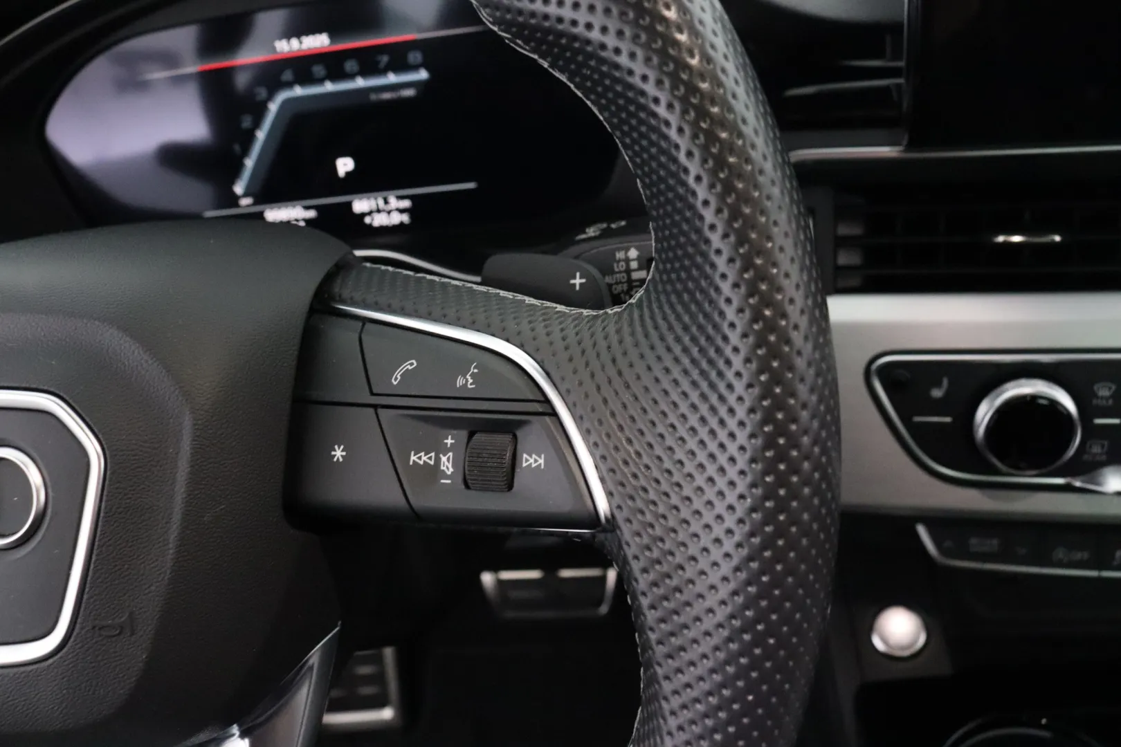 Audi A4 FOZ-244 carousel image