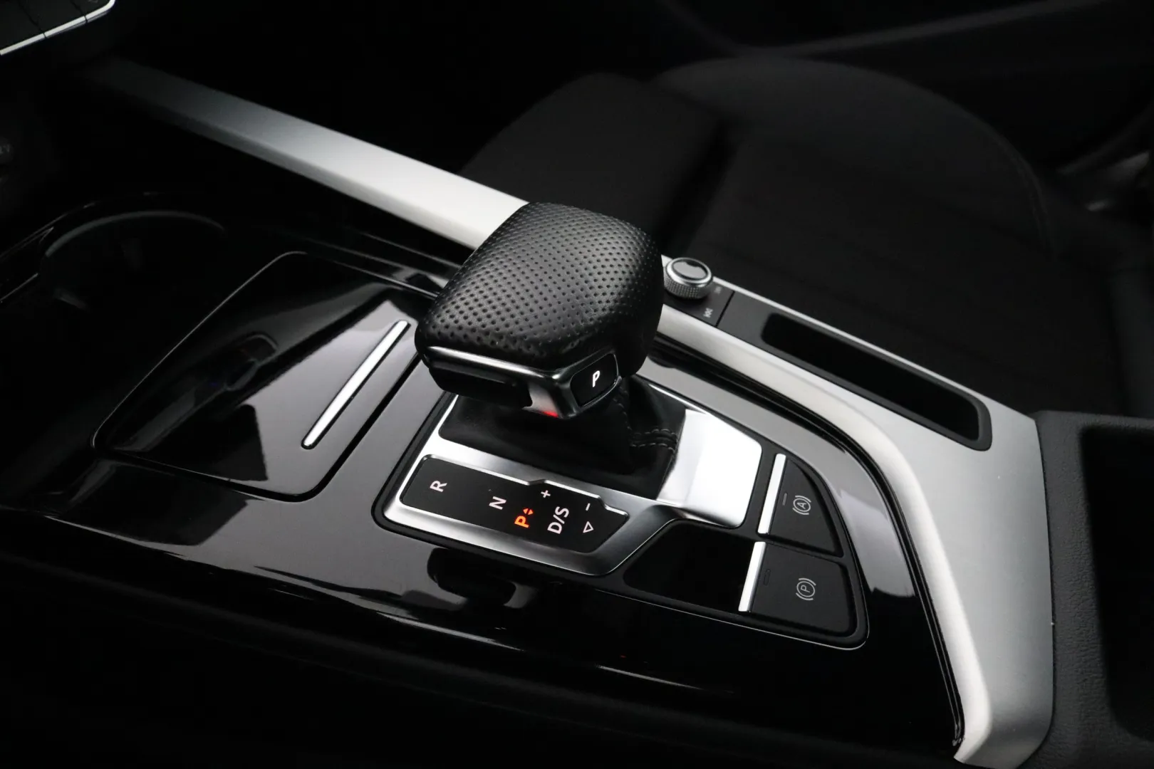 Audi A4 FOZ-244 carousel image