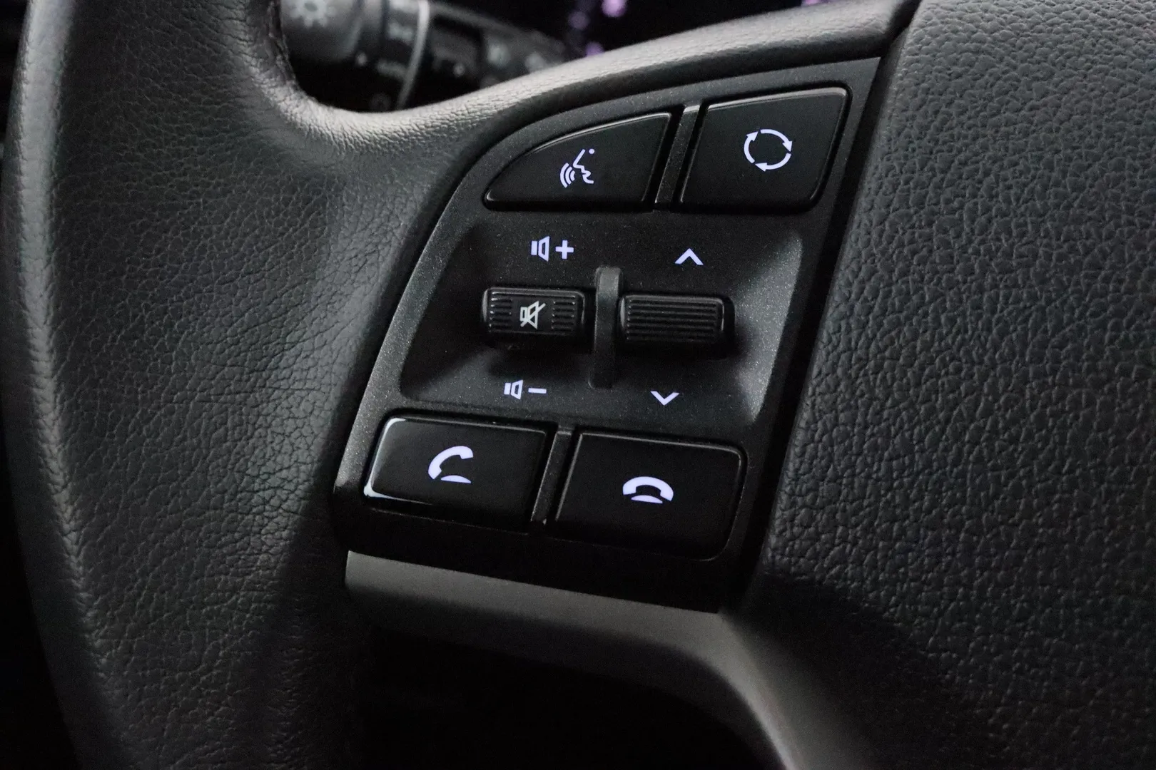 HYUNDAI Tucson LOS-214 carousel image