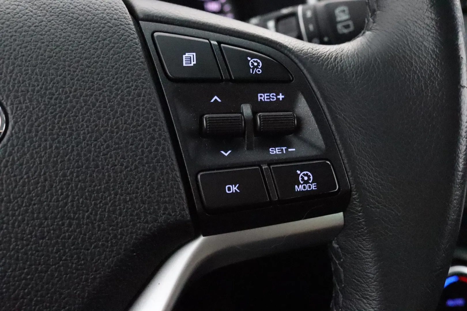 HYUNDAI Tucson LOS-214 carousel image