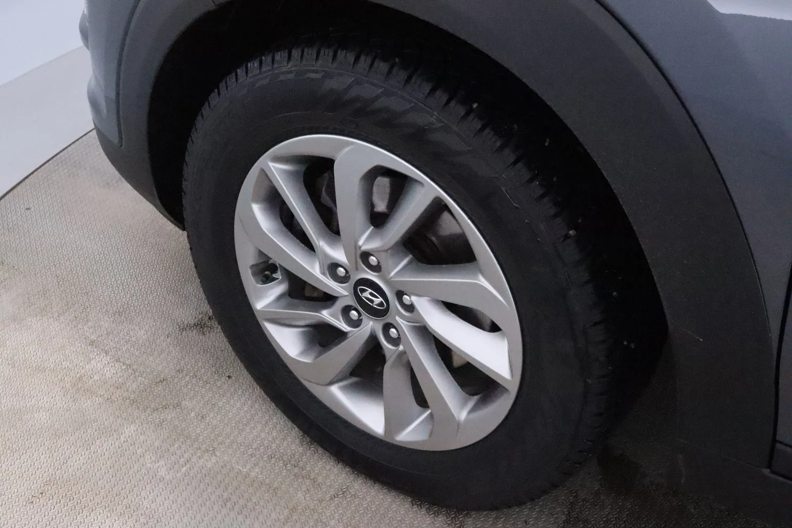 HYUNDAI Tucson LOS-214 carousel image