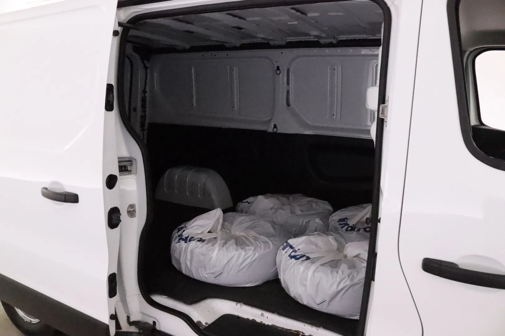 OPEL Vivaro LOB-333 carousel image