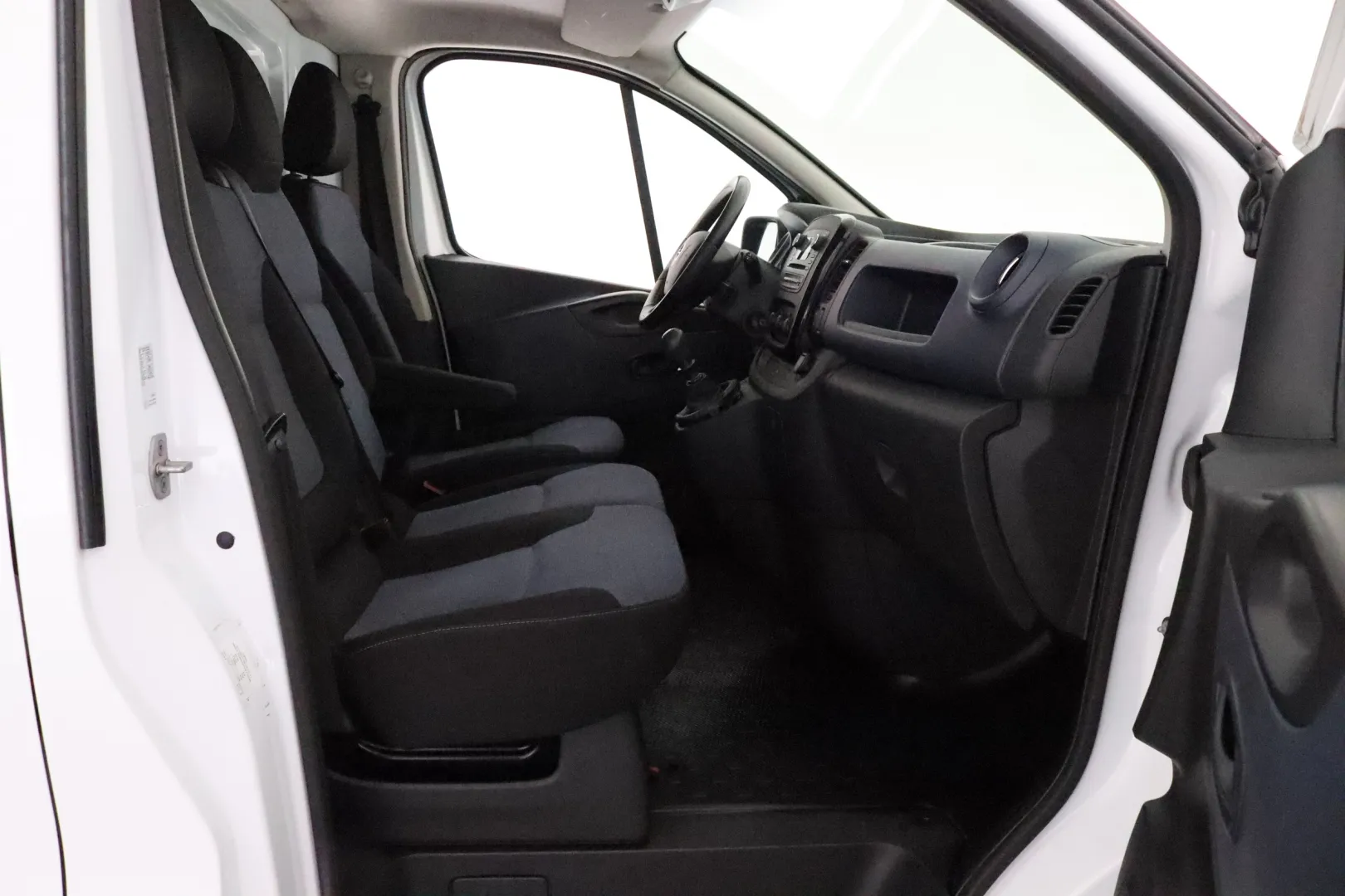 OPEL Vivaro LOB-333 carousel image