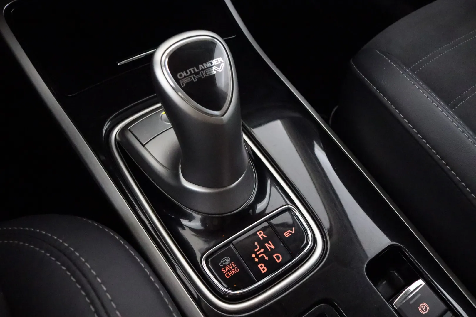 MITSUBISHI OUTLANDER XRJ-956 carousel image