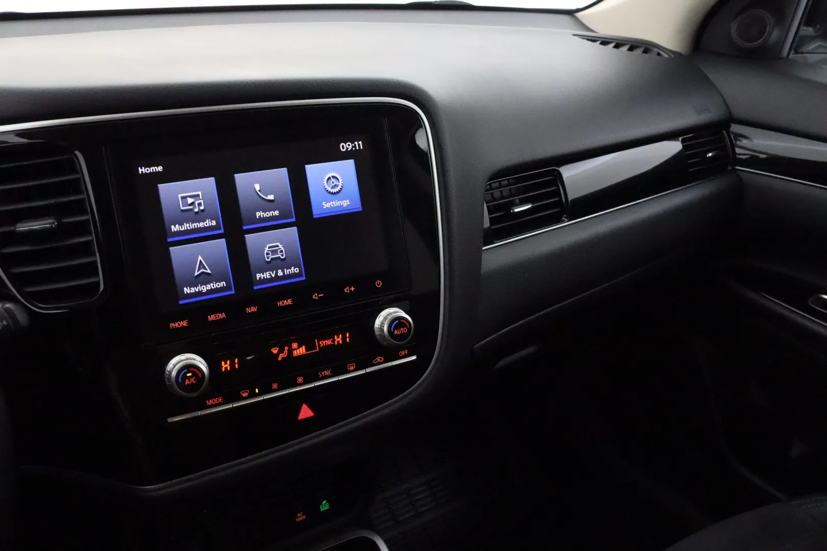 MITSUBISHI OUTLANDER PHEV XRJ-956 carousel image