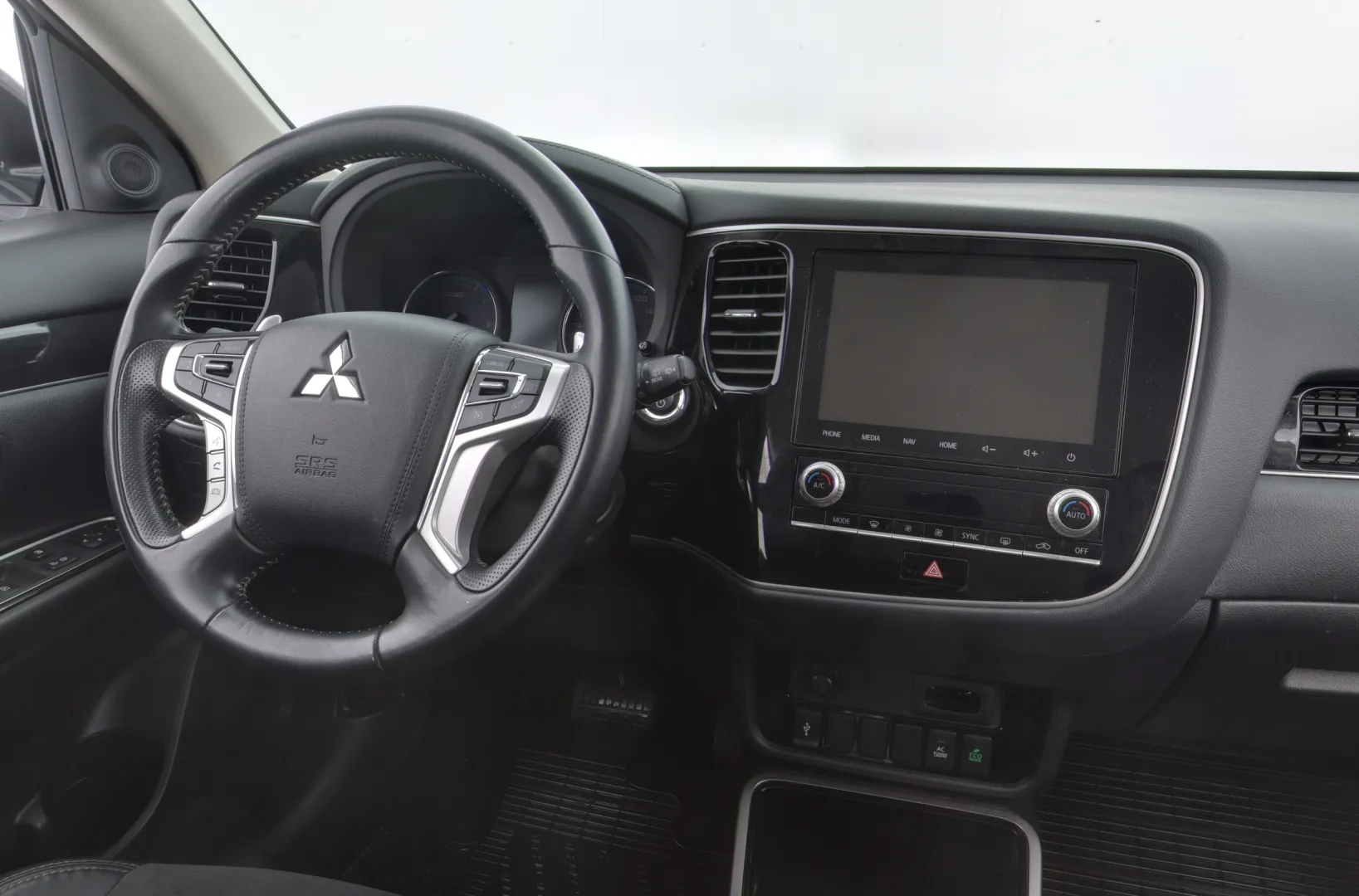 MITSUBISHI OUTLANDER PHEV XRJ-956 carousel image