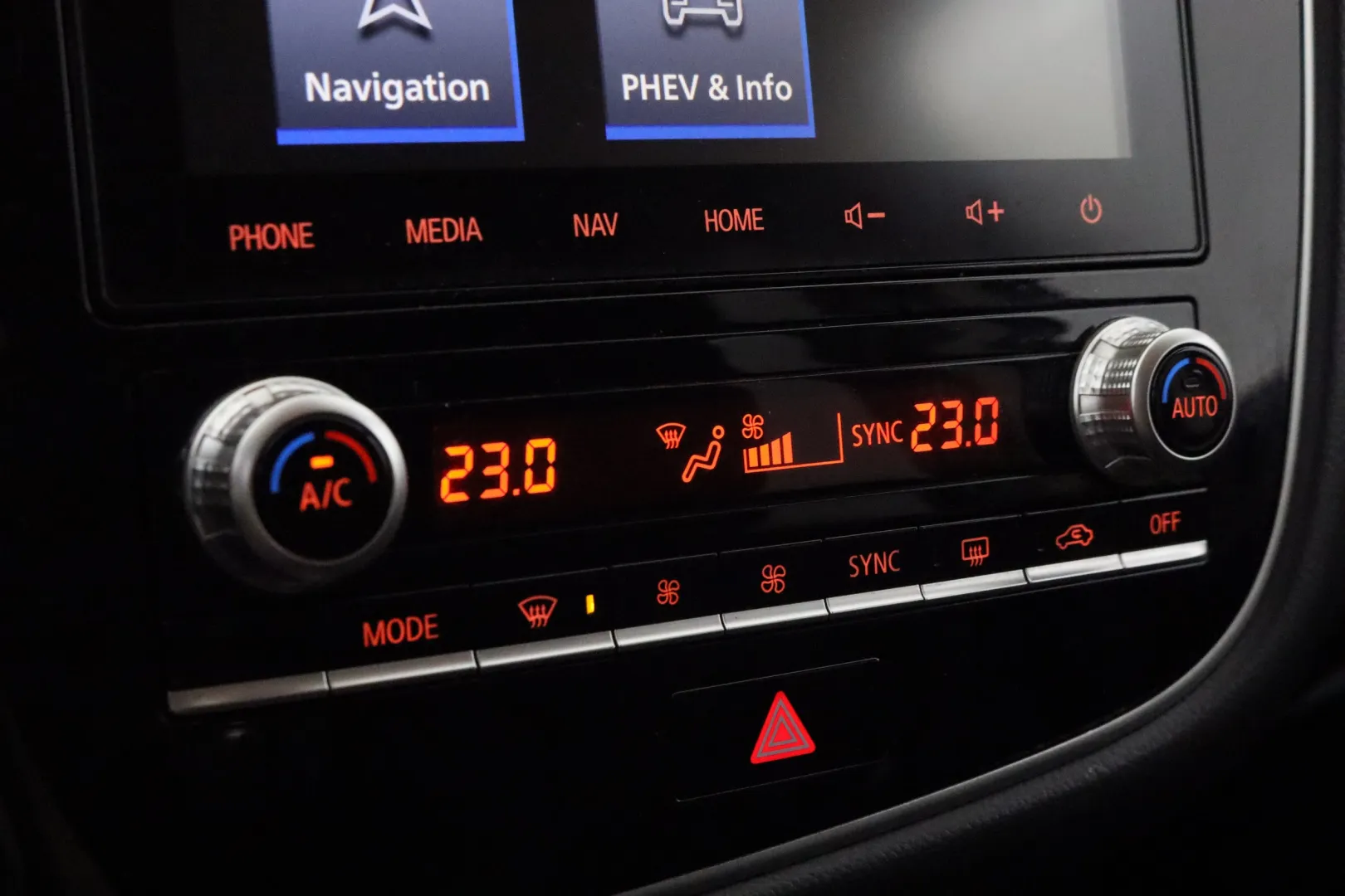 MITSUBISHI OUTLANDER PHEV XRJ-956 carousel image
