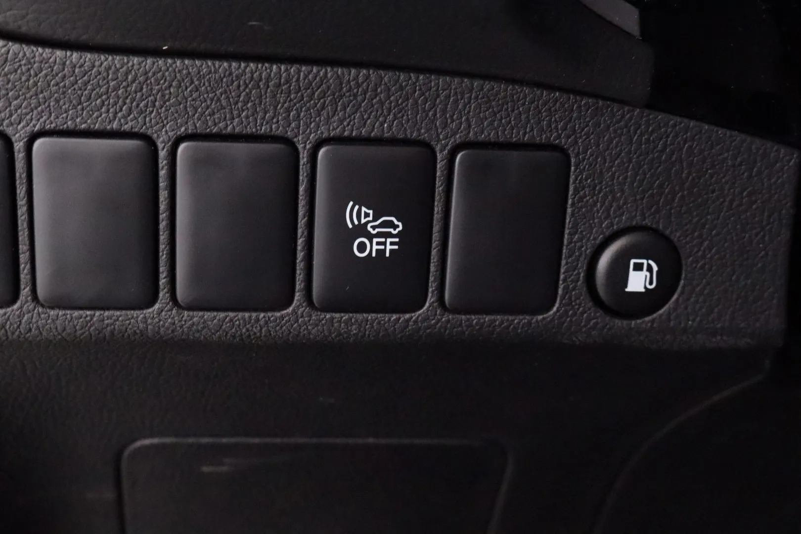 MITSUBISHI OUTLANDER XRJ-956 carousel image