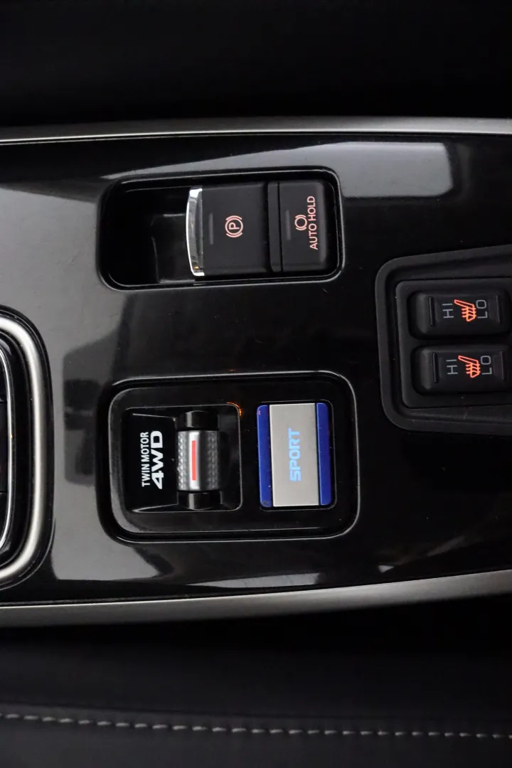 MITSUBISHI OUTLANDER PHEV XRJ-956 carousel image