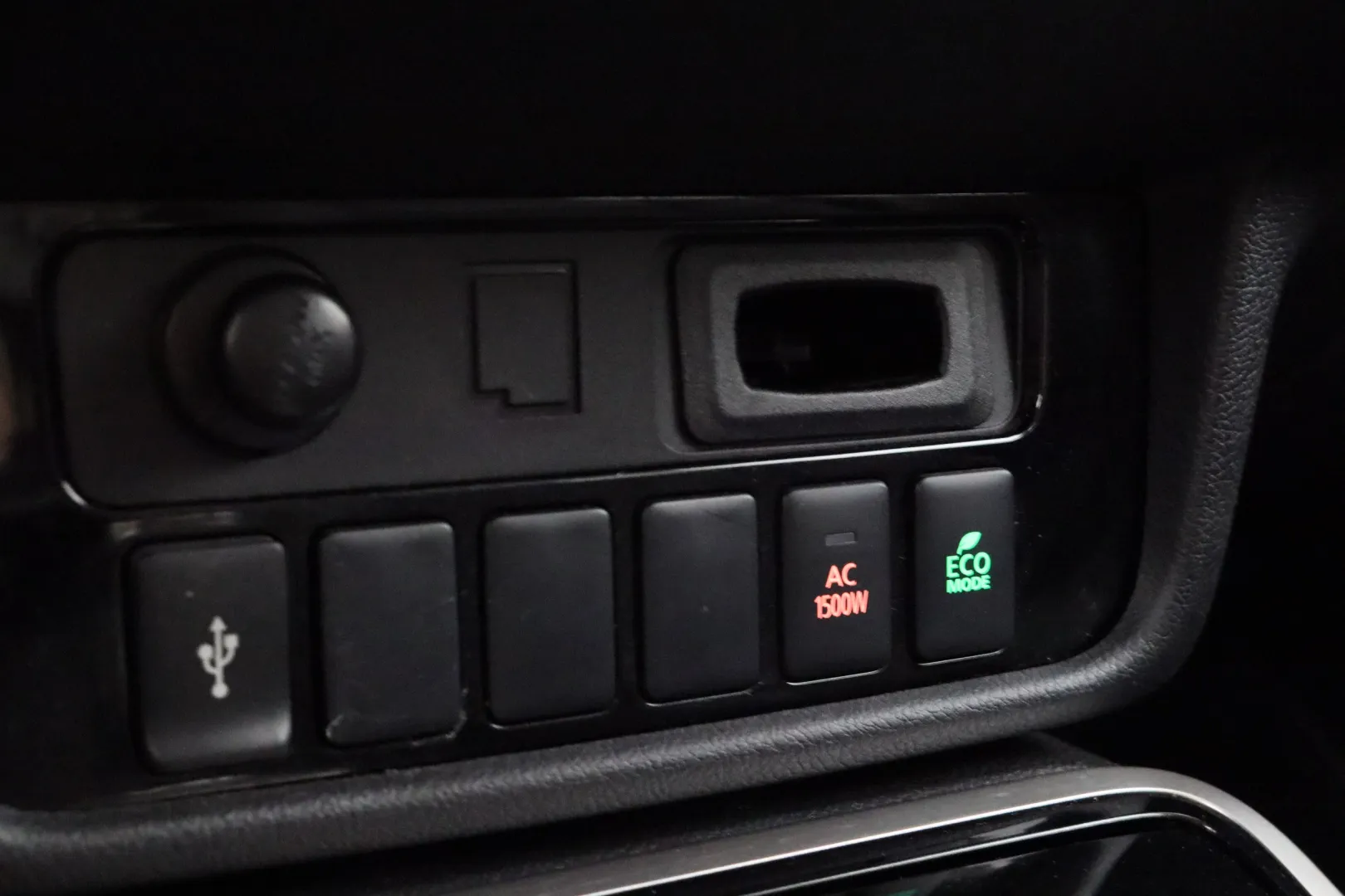 MITSUBISHI OUTLANDER PHEV XRJ-956 carousel image