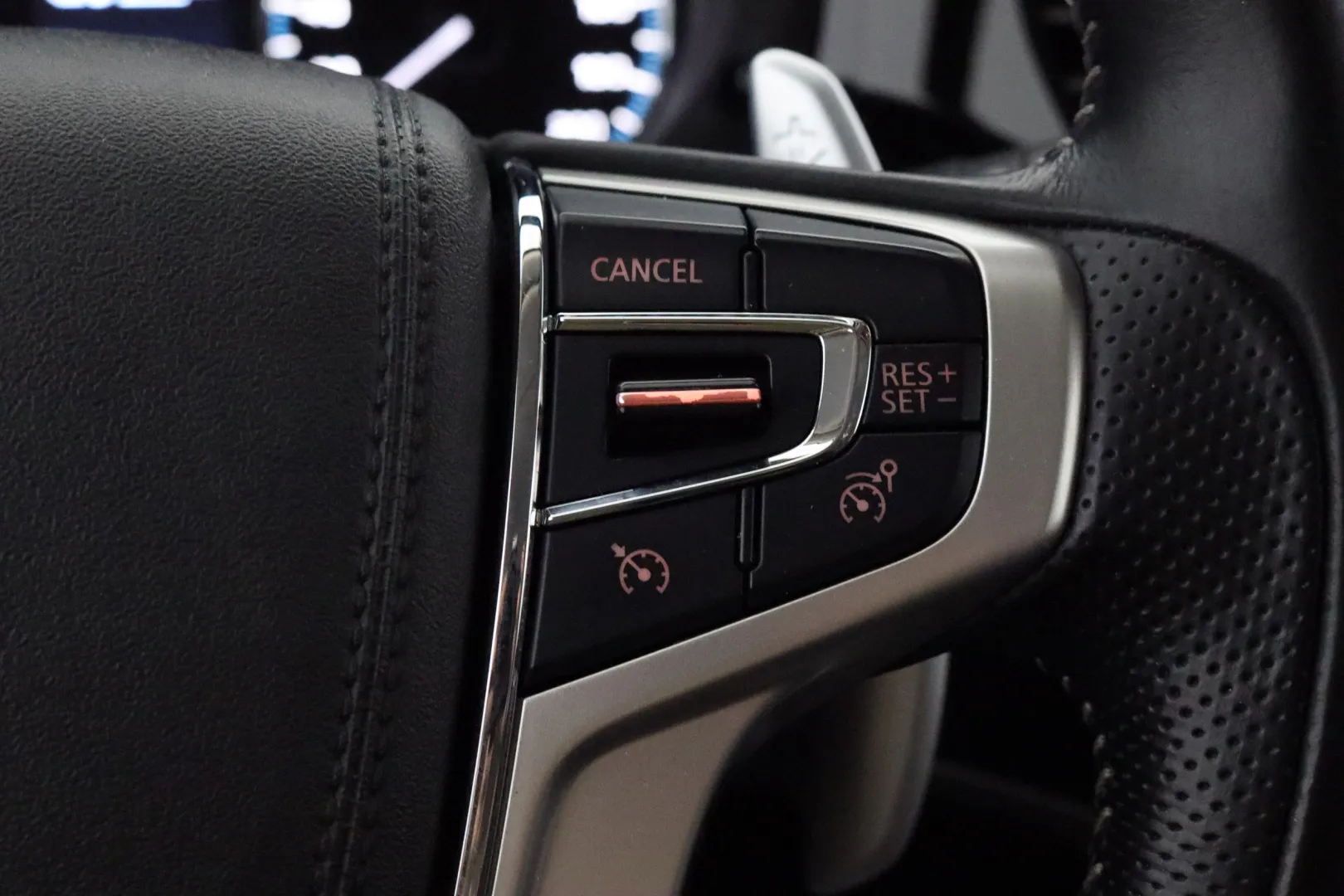 MITSUBISHI OUTLANDER PHEV XRJ-956 carousel image