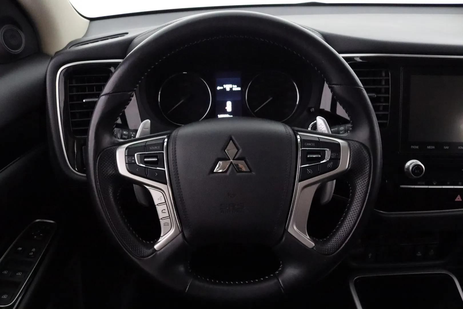 MITSUBISHI OUTLANDER PHEV XRJ-956 carousel image