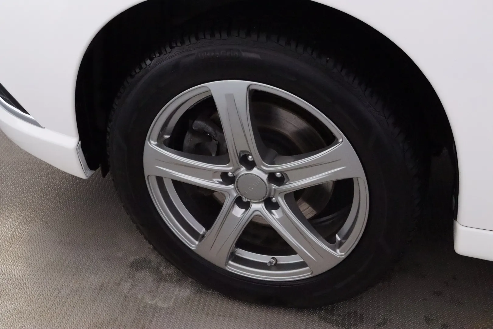 MITSUBISHI OUTLANDER XRJ-956 carousel image