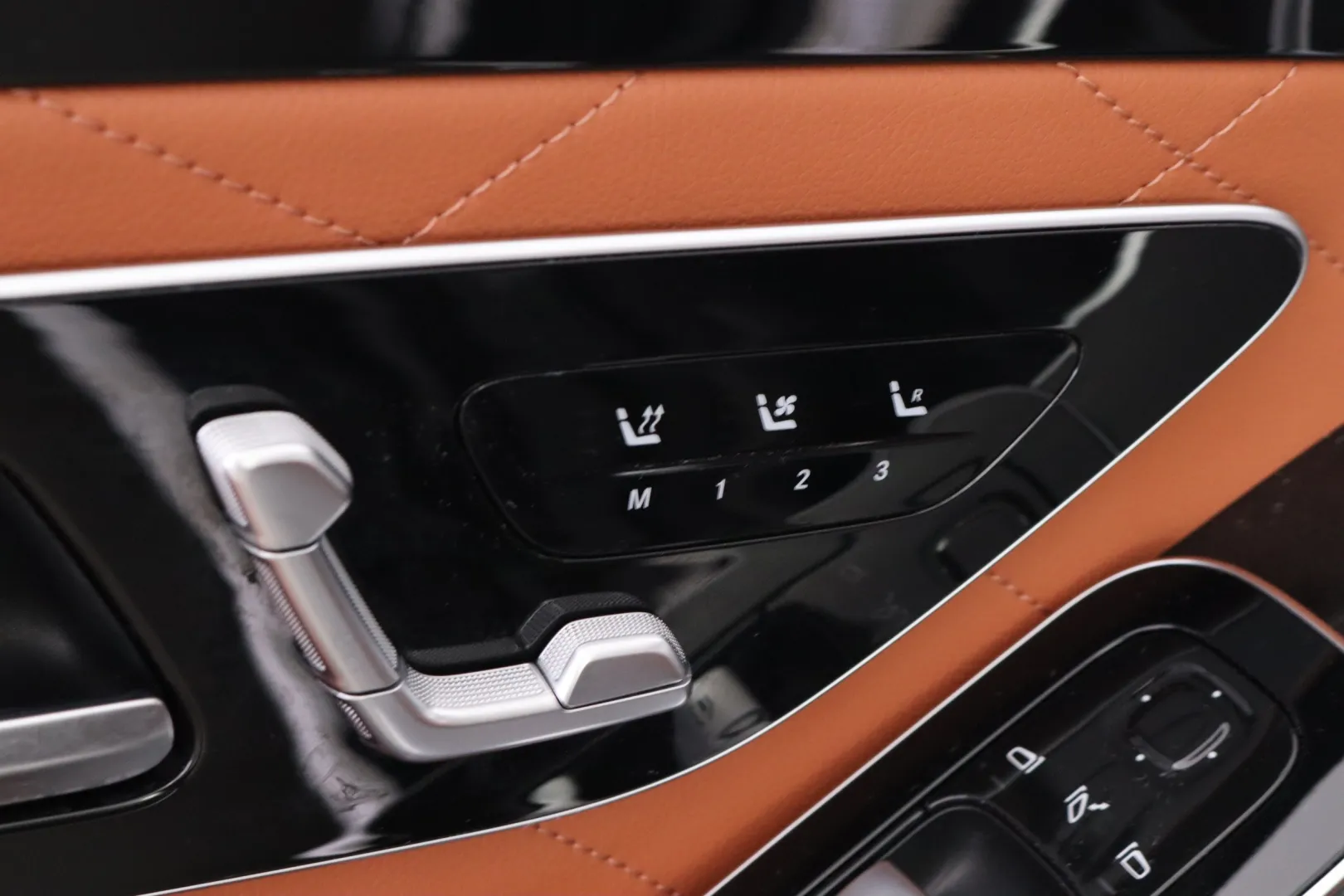 MERCEDES-BENZ S ZOO-692 carousel image