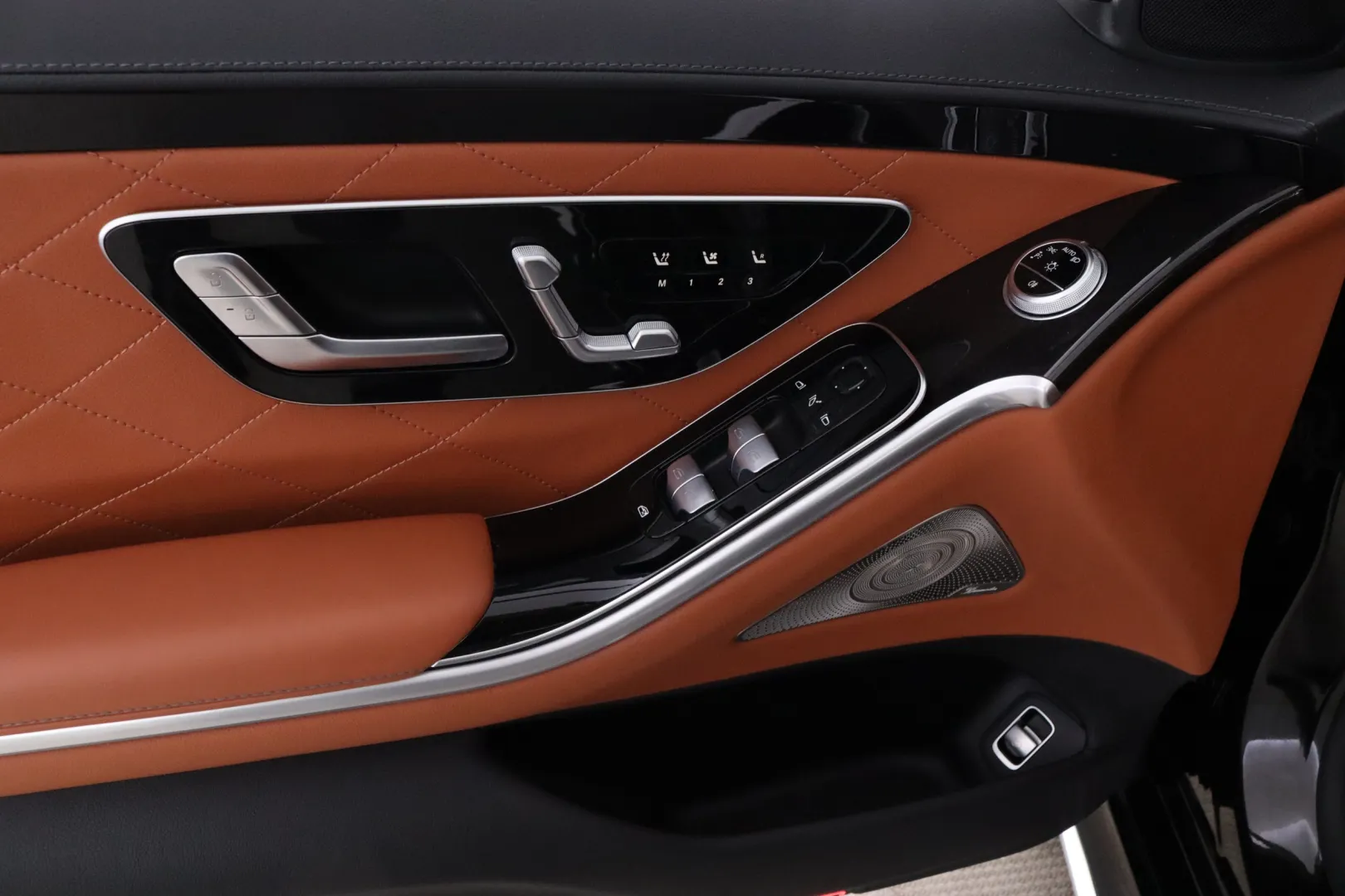 MERCEDES-BENZ S ZOO-692 carousel image