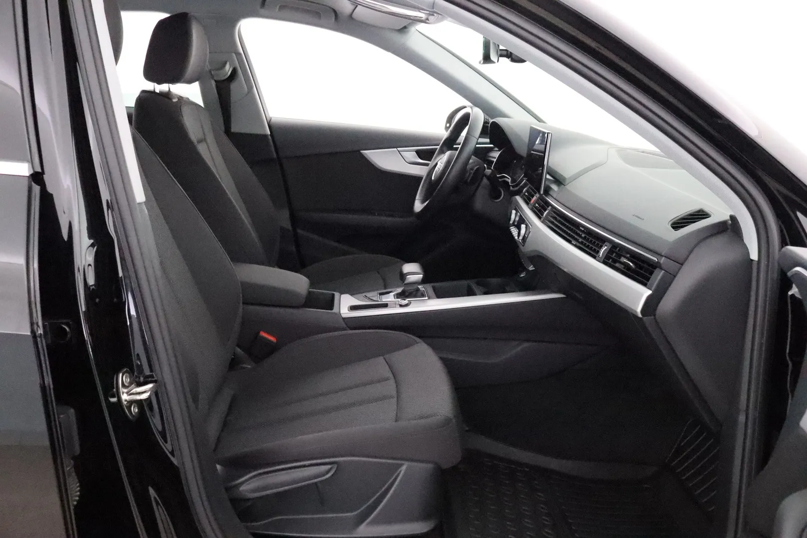 AUDI A4 SZC-785 carousel image