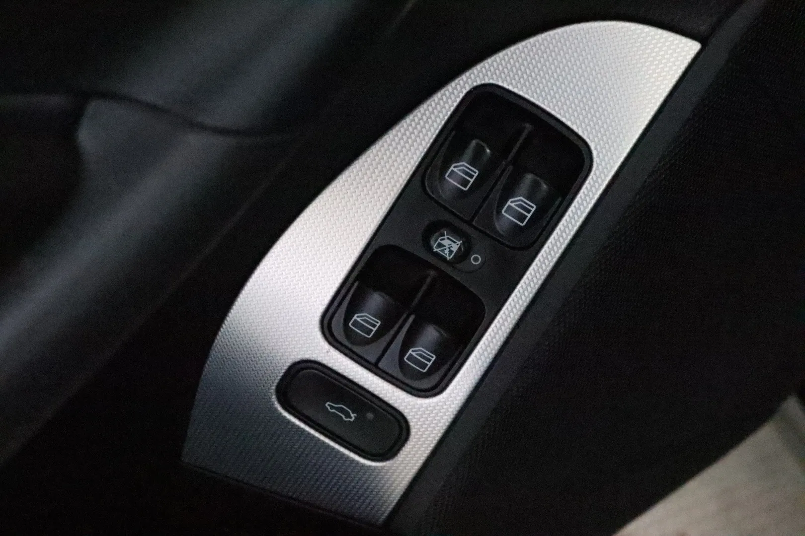 MERCEDES-BENZ CLK JLR-697 carousel image