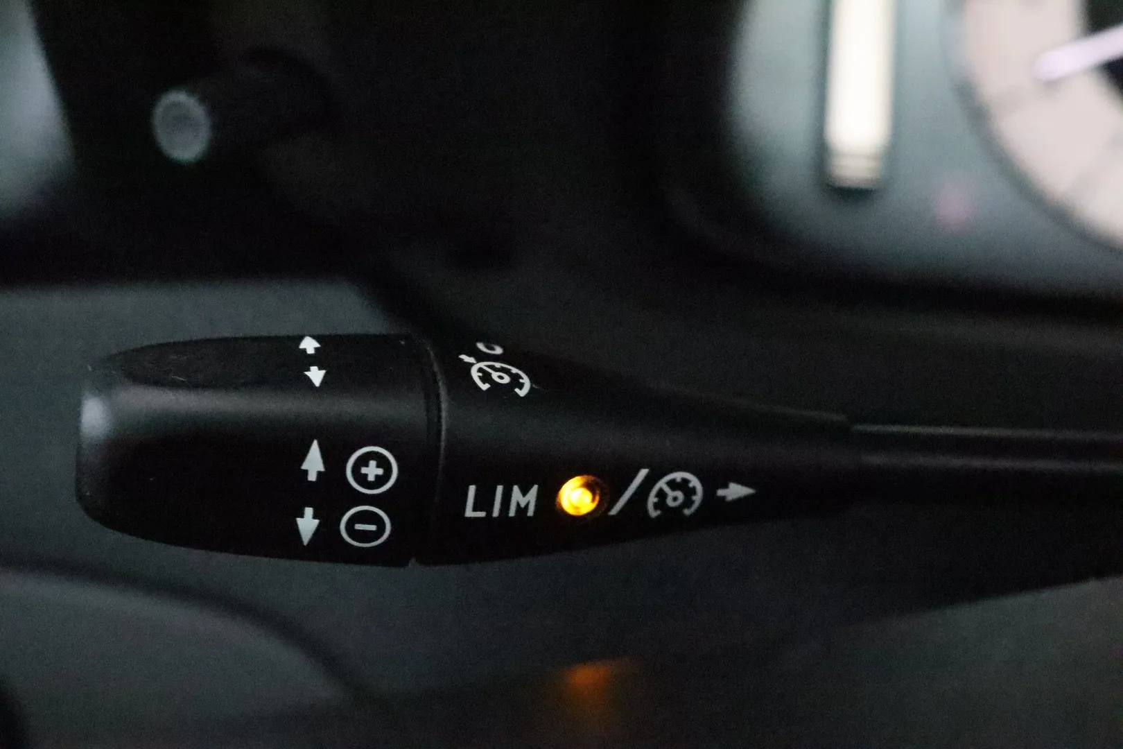 MERCEDES-BENZ CLK JLR-697 carousel image