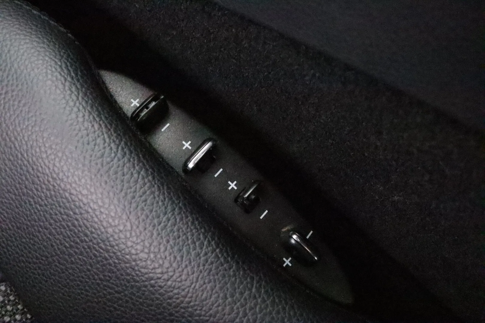 MERCEDES-BENZ CLK JLR-697 carousel image