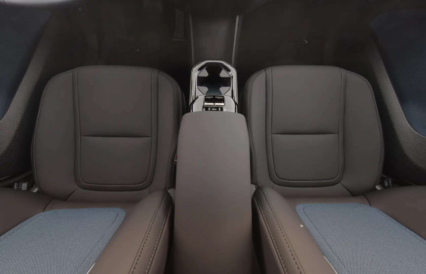 Volvo EX30 JOI-503 carousel image