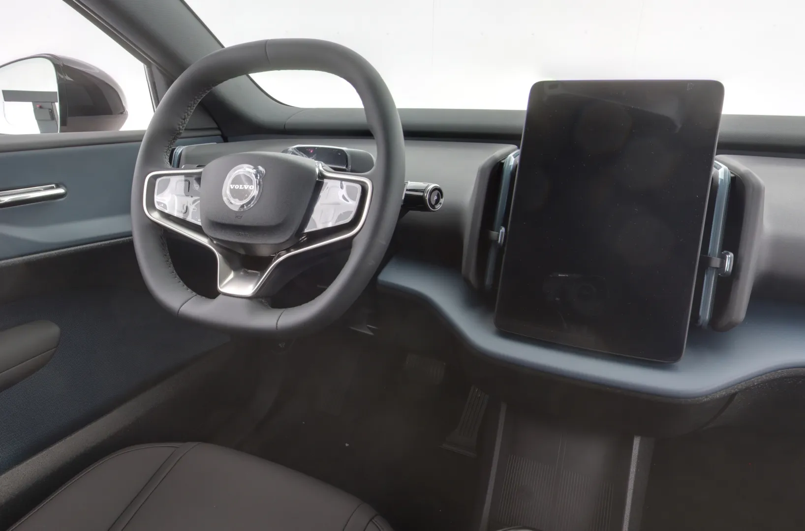 Volvo EX30 JOI-503 carousel image