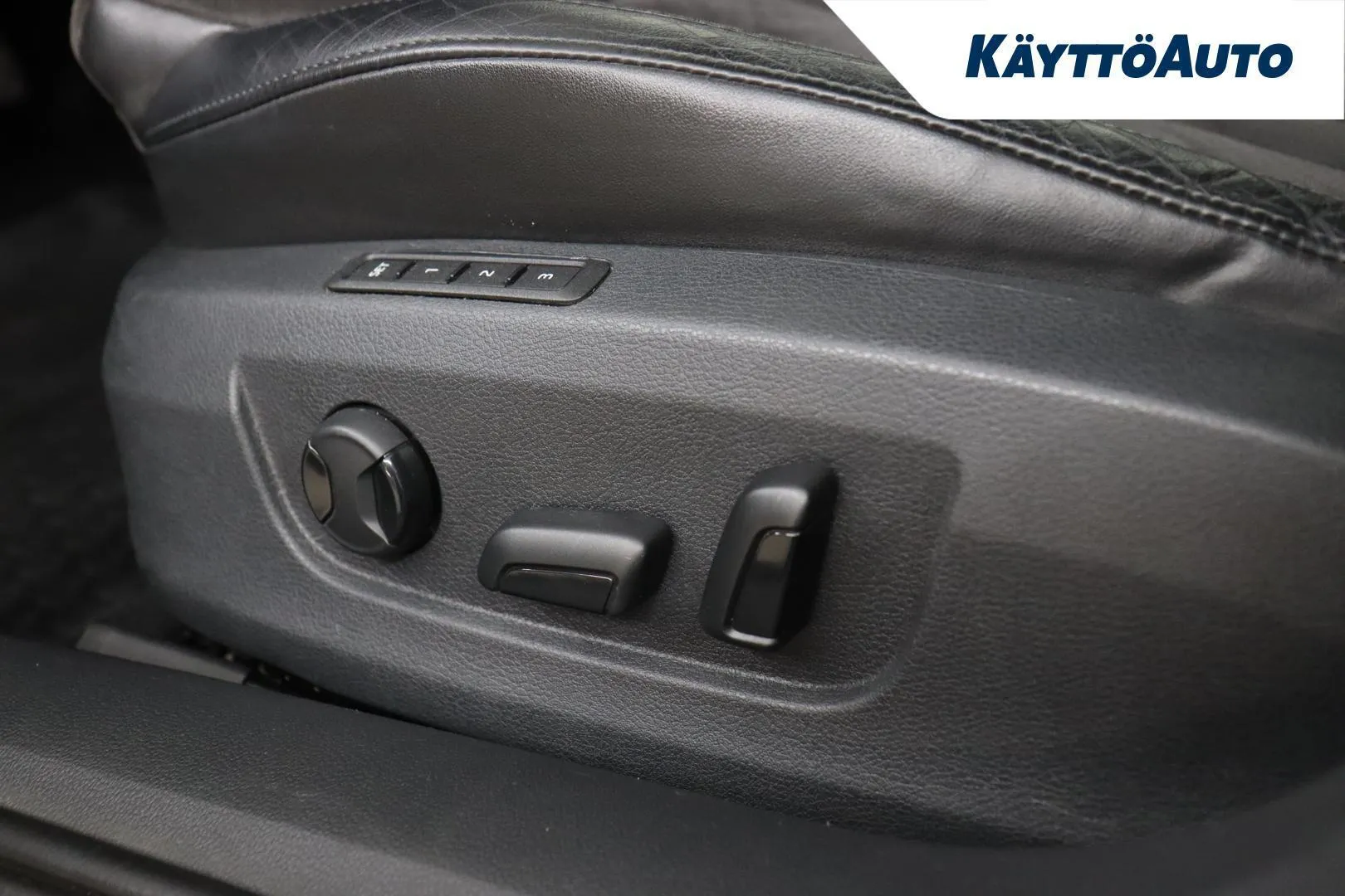 SKODA Superb NKZ-338 carousel image