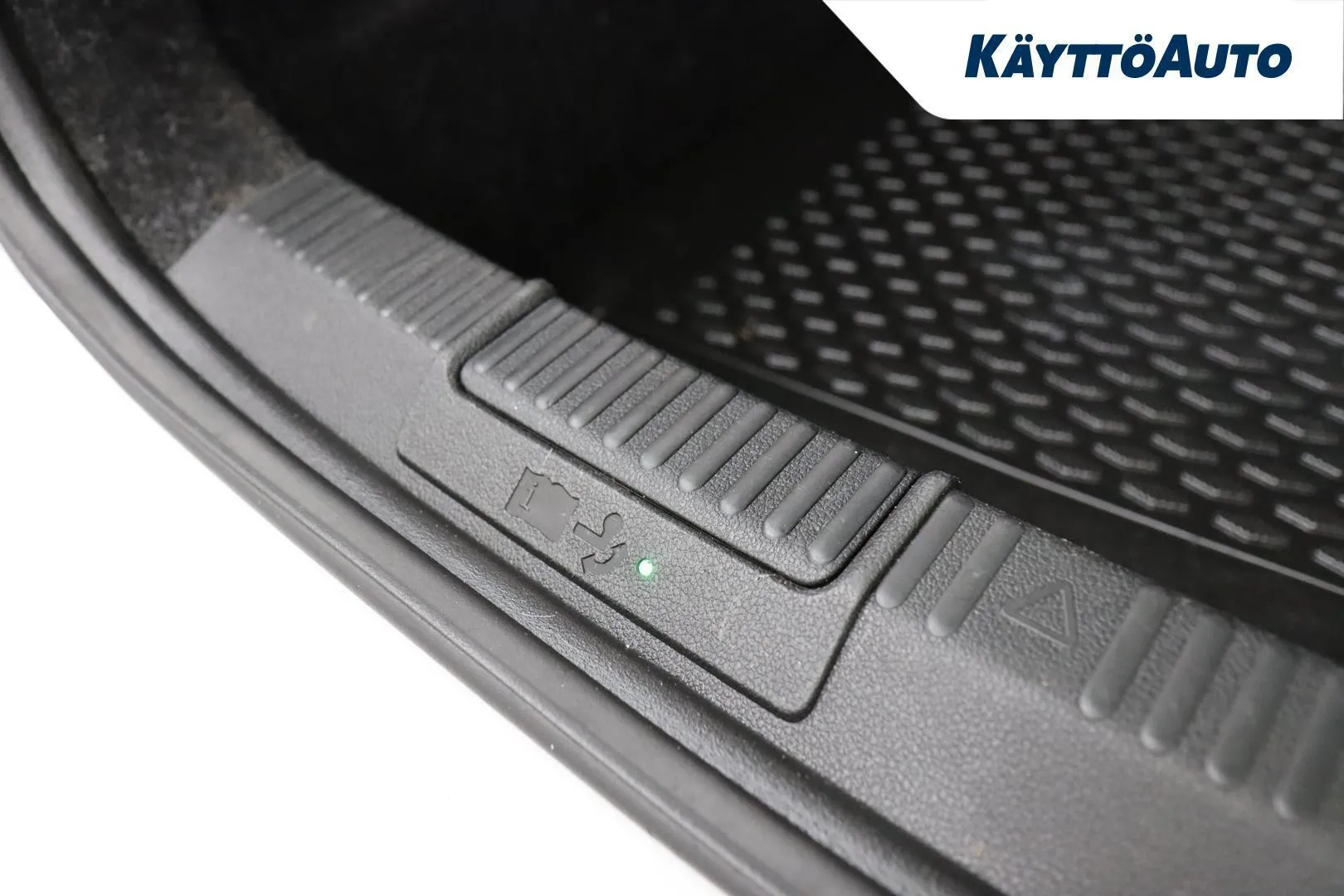 SKODA Superb NKZ-338 carousel image