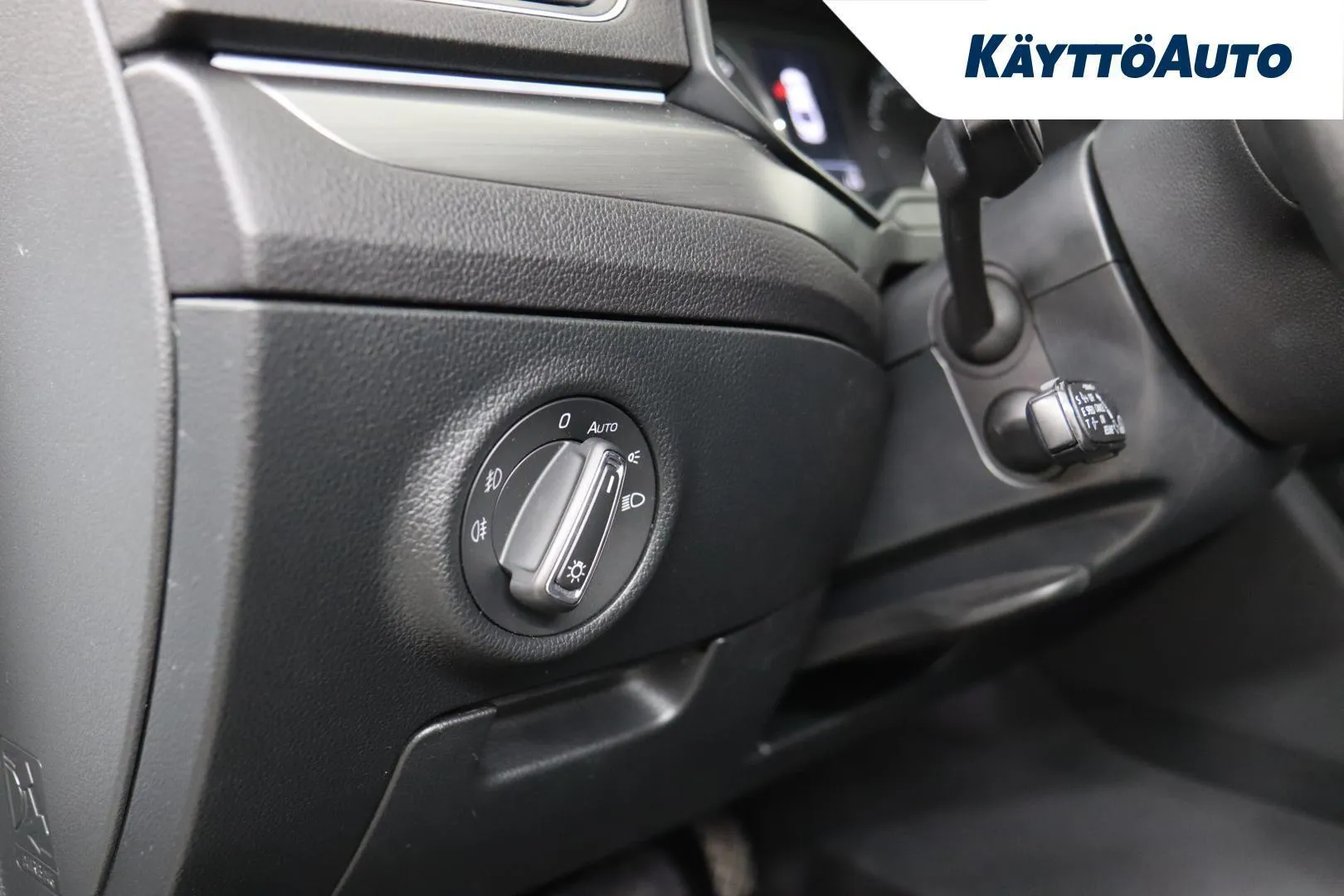 SKODA Superb NKZ-338 carousel image