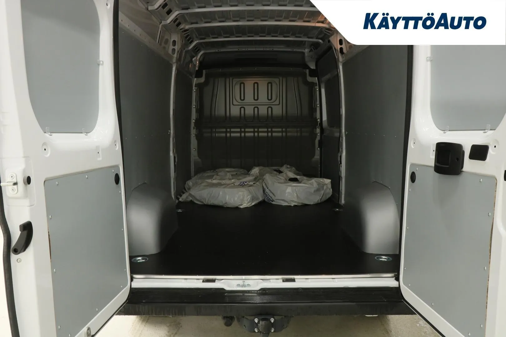 Opel Movano LST-655 carousel image