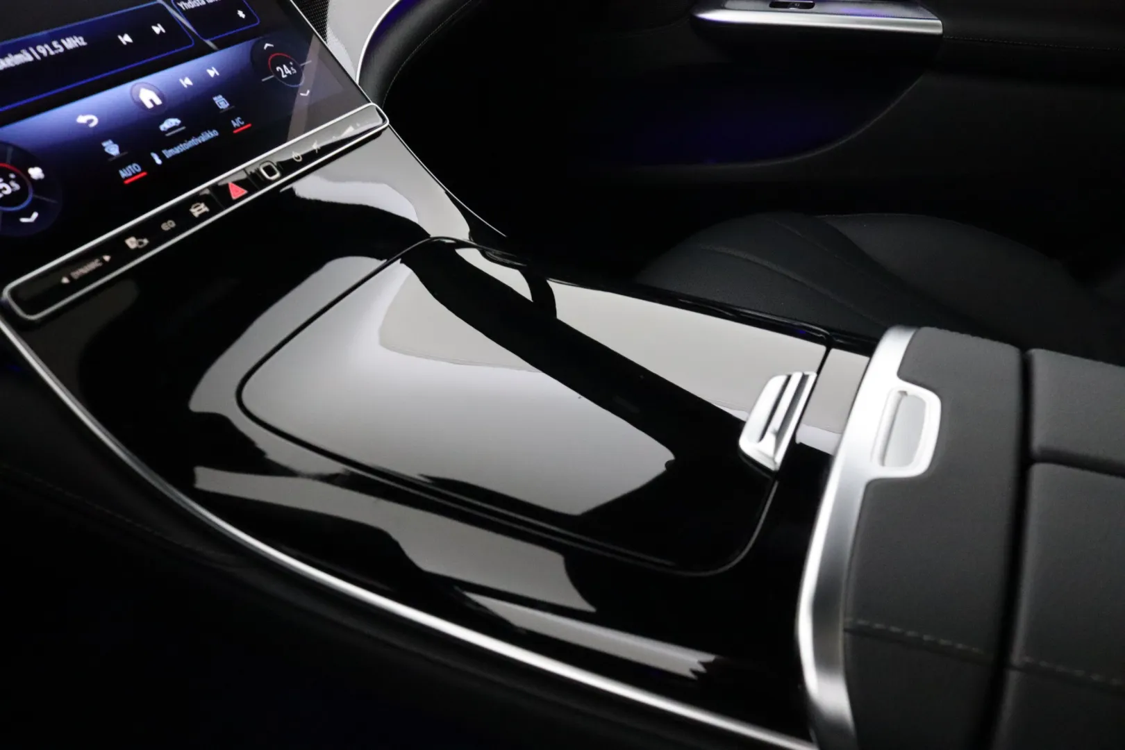 MERCEDES-BENZ EQE RXJ-976 carousel image