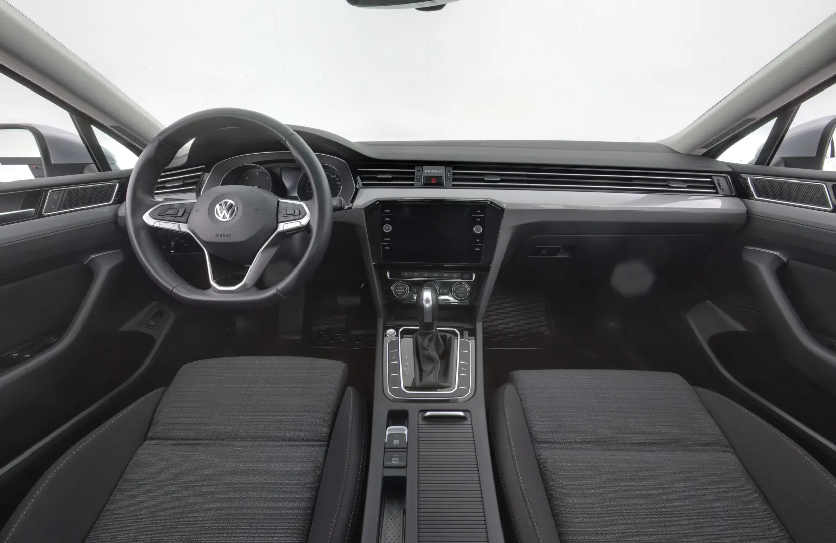 VOLKSWAGEN Passat XPH-153 carousel image