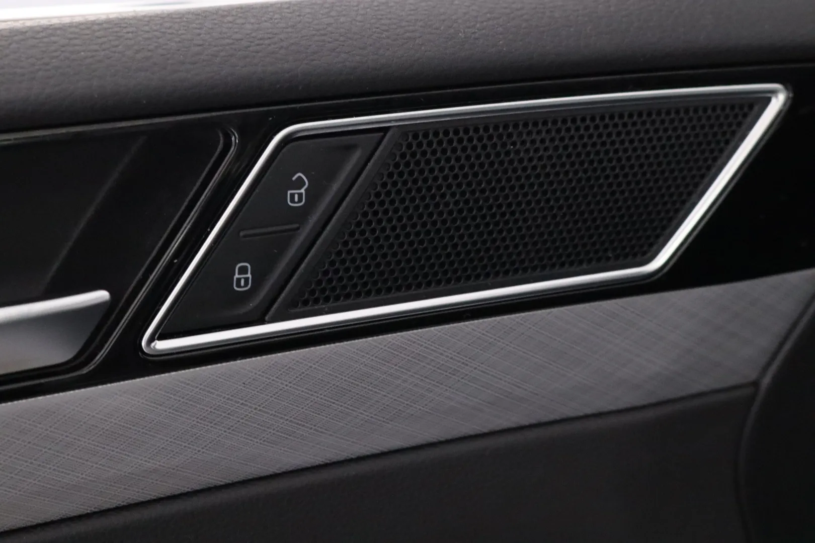 VOLKSWAGEN Passat XPH-153 carousel image