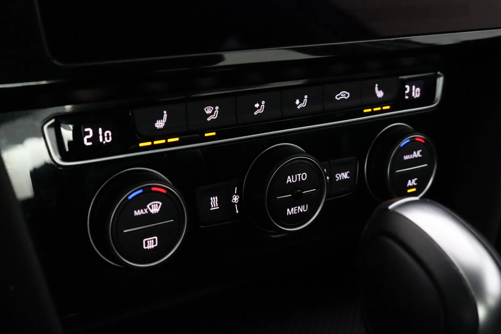 VOLKSWAGEN Passat XPH-153 carousel image