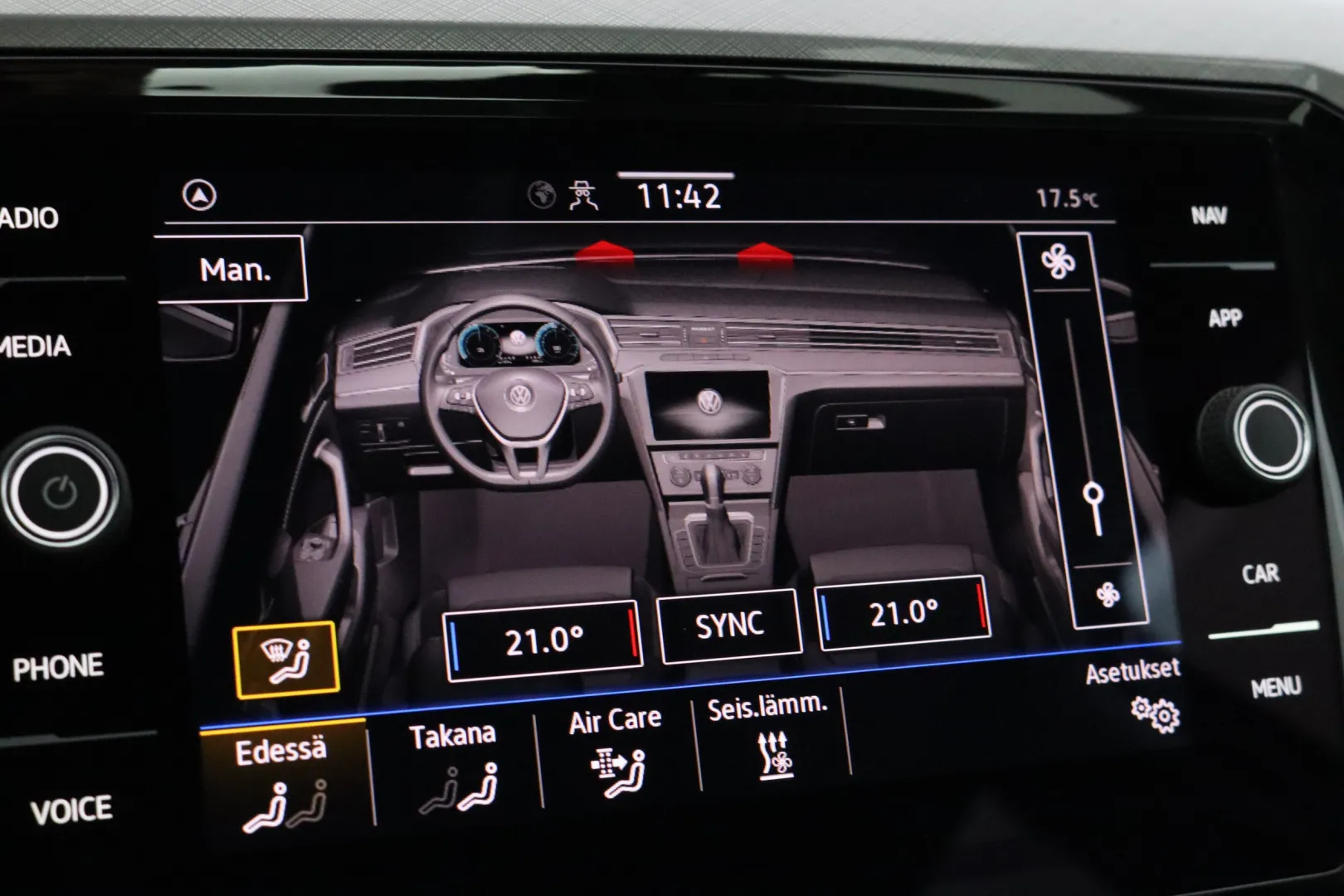 VOLKSWAGEN Passat XPH-153 carousel image