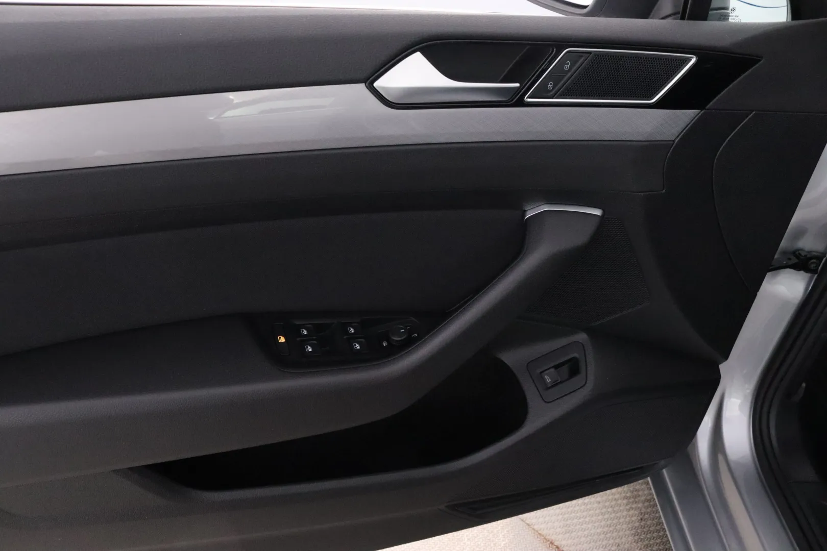 VOLKSWAGEN Passat XPH-153 carousel image