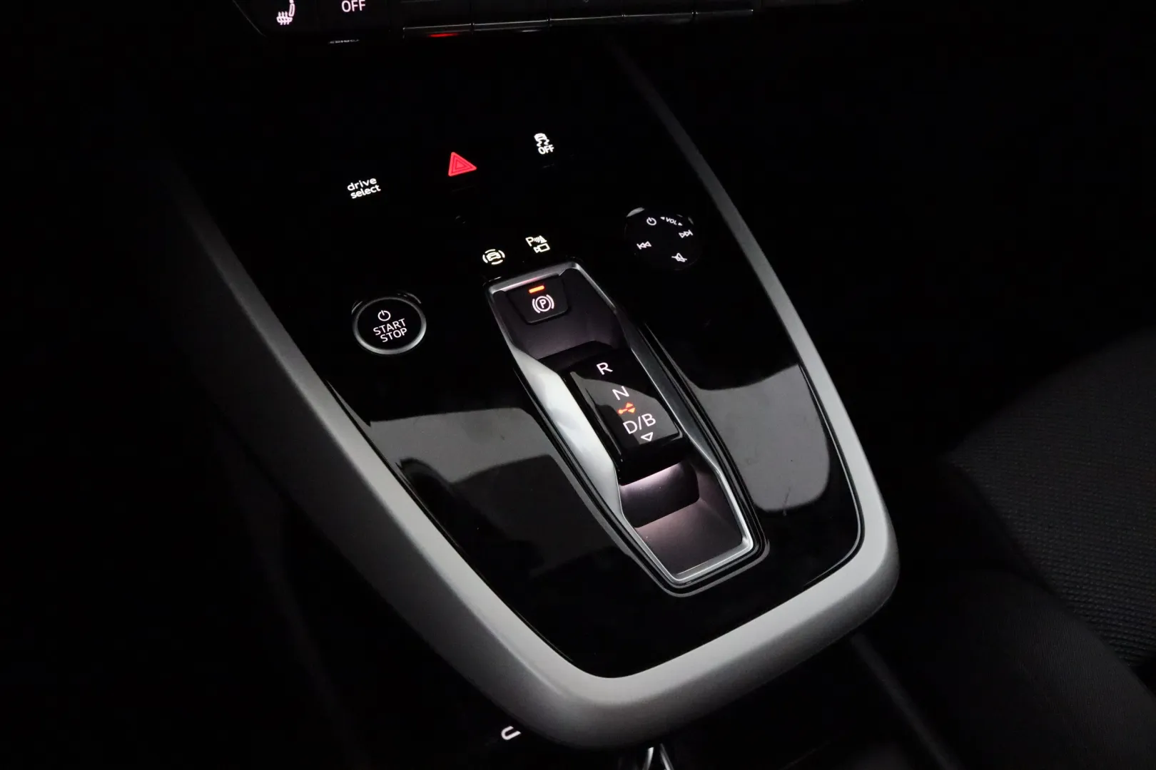 Audi Q4 e-tron NOG-207 carousel image