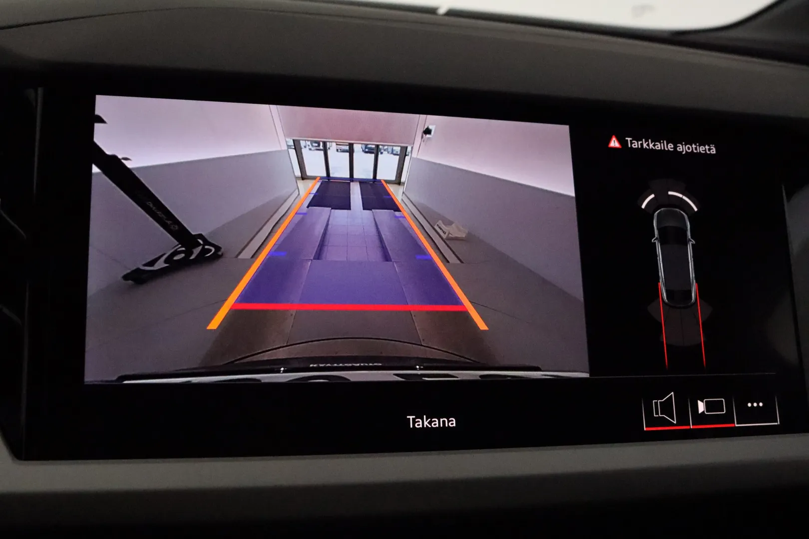 Audi Q4 e-tron NOG-207 carousel image