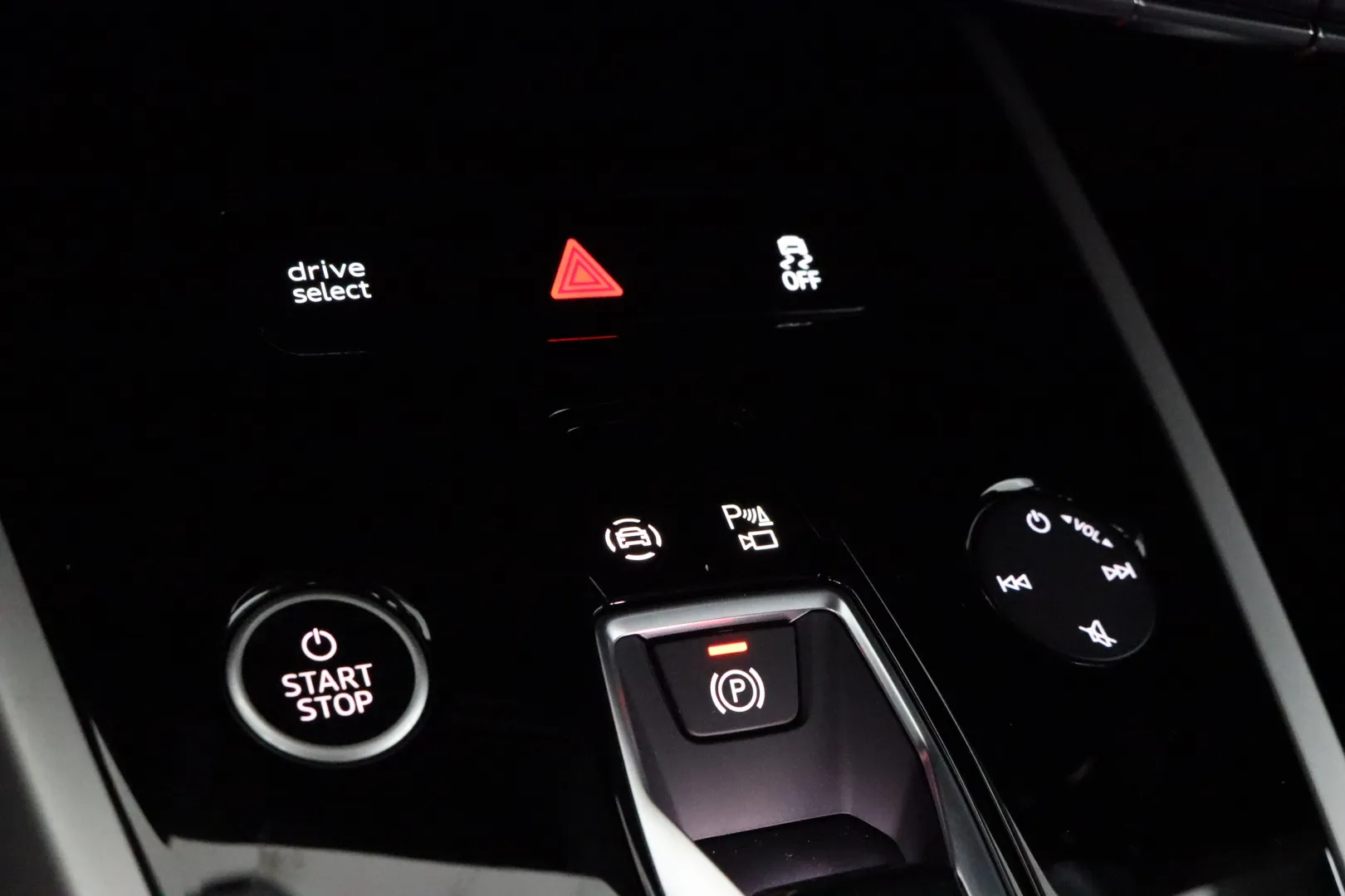 Audi Q4 e-tron NOG-207 carousel image