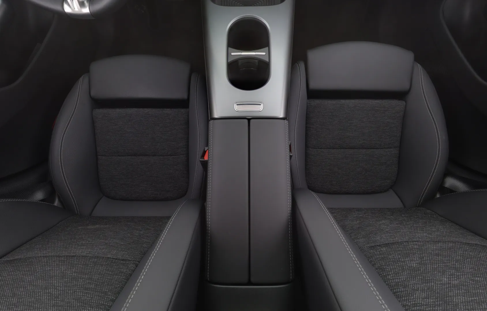 Mercedes-Benz CLA FSJ-192 carousel image