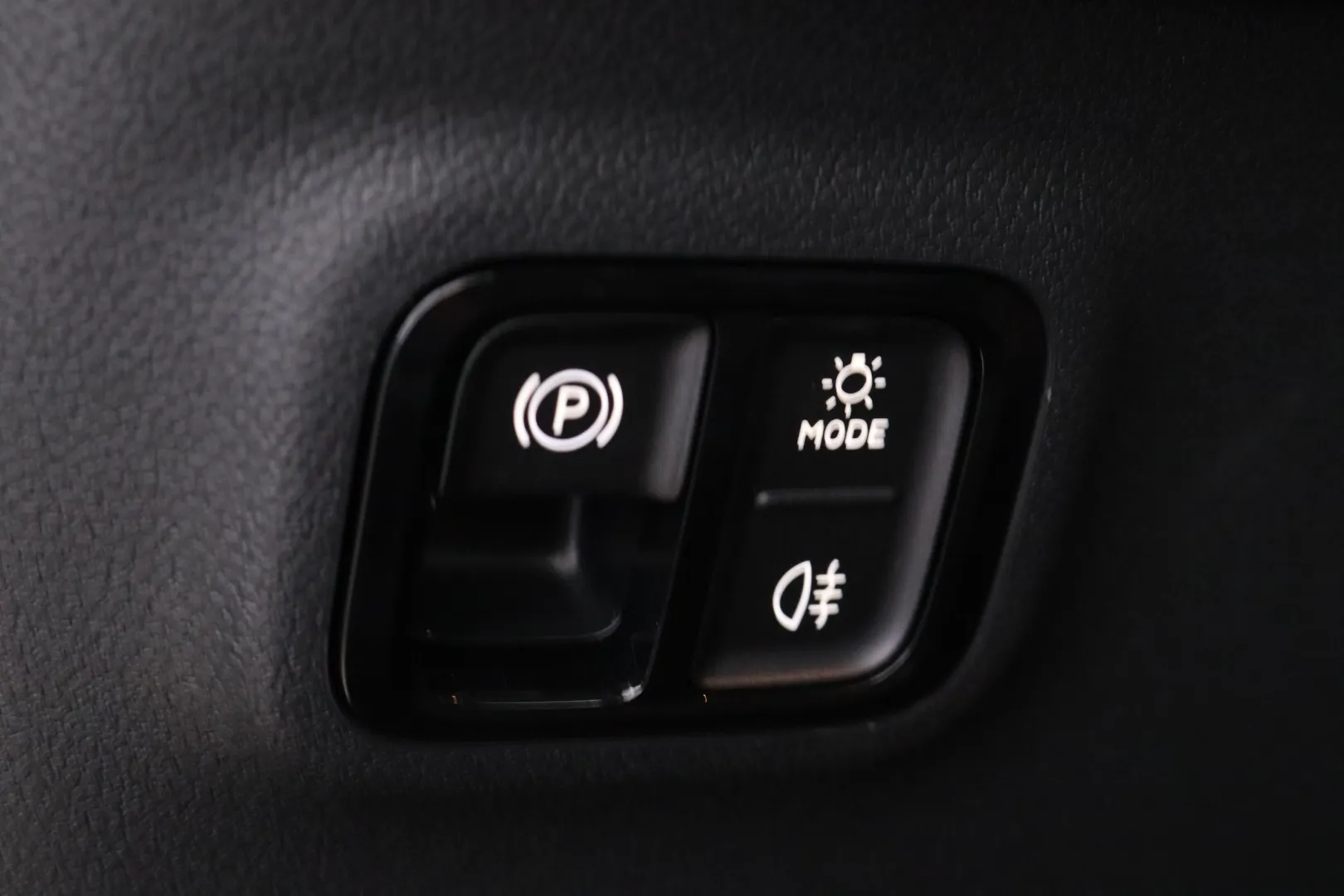 Mercedes-Benz CLA FSJ-192 carousel image