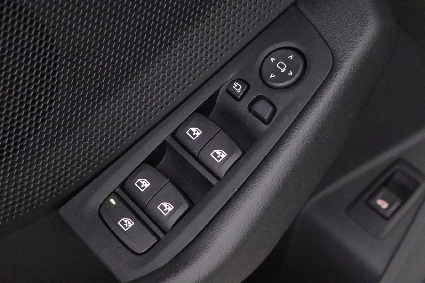 BMW 118 FIA-906 carousel image