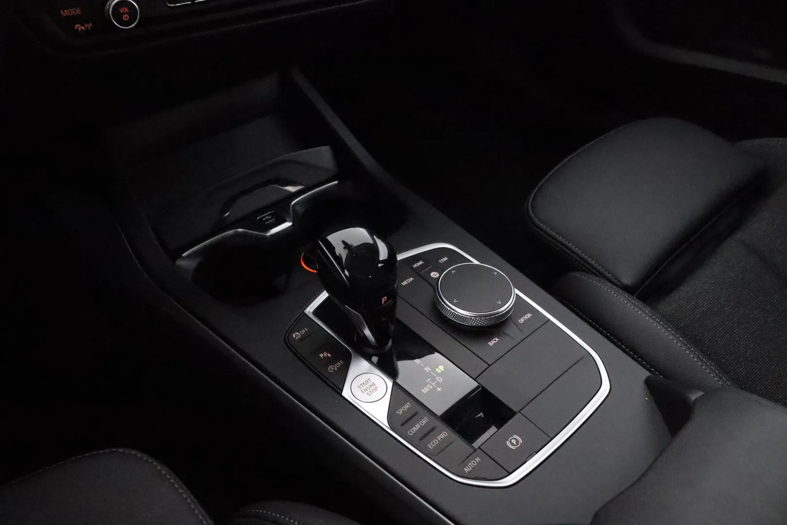 BMW 118 FIA-906 carousel image