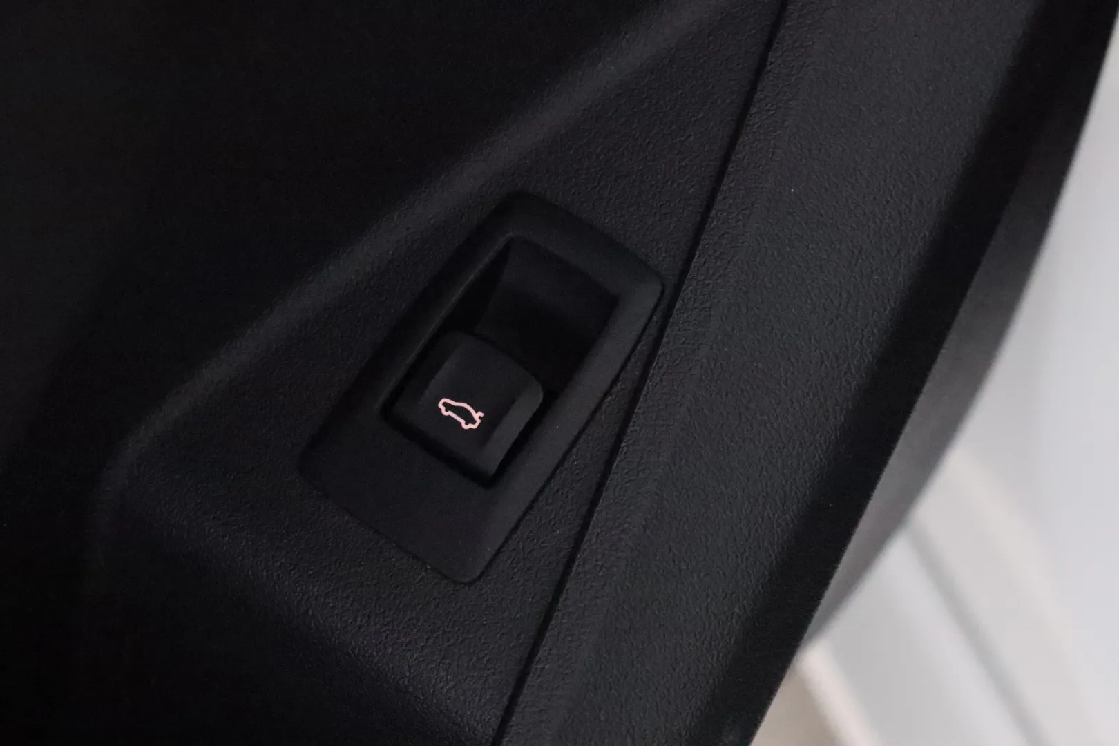 BMW 118 FIA-906 carousel image