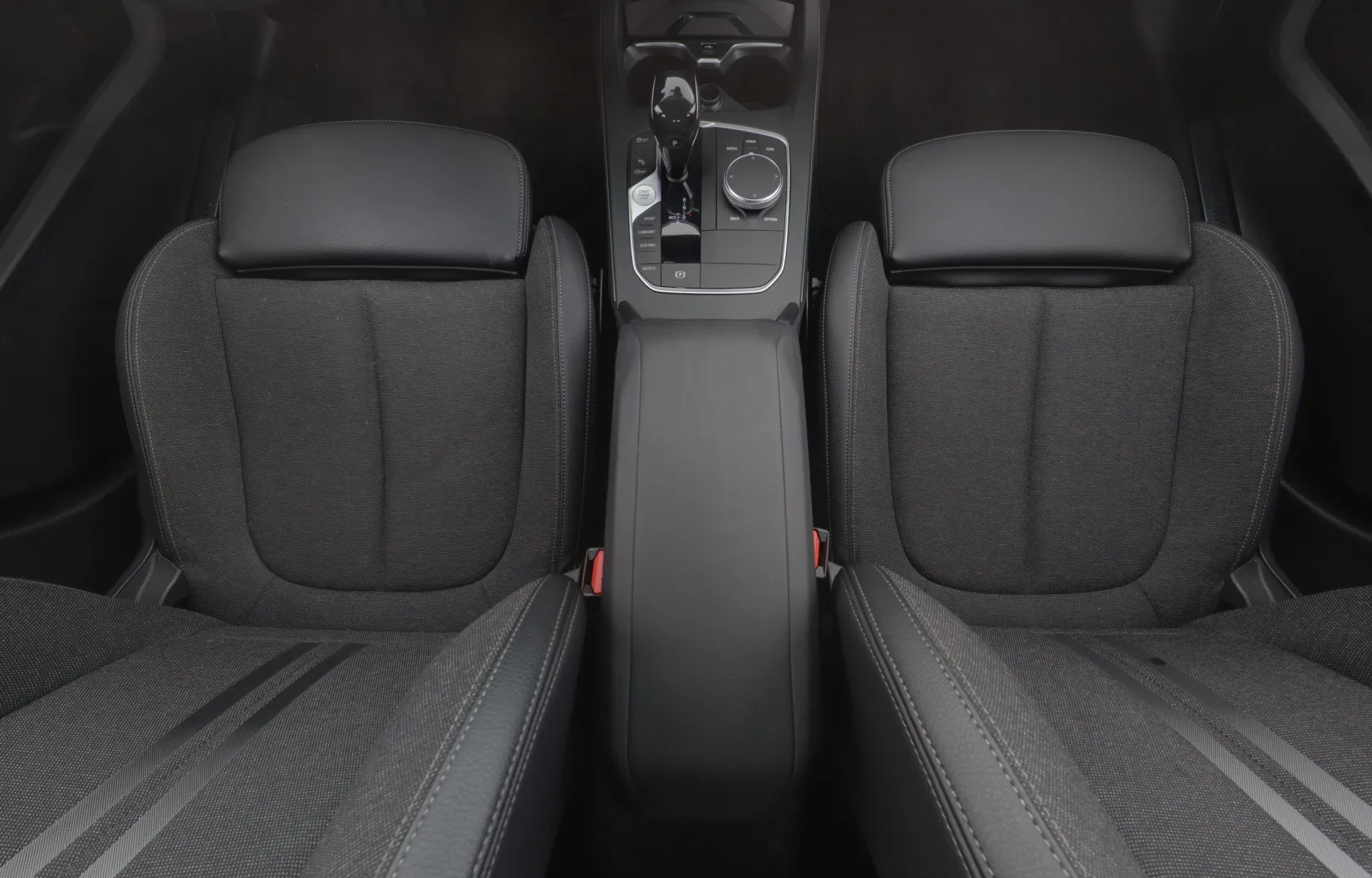 BMW 118 FIA-906 carousel image