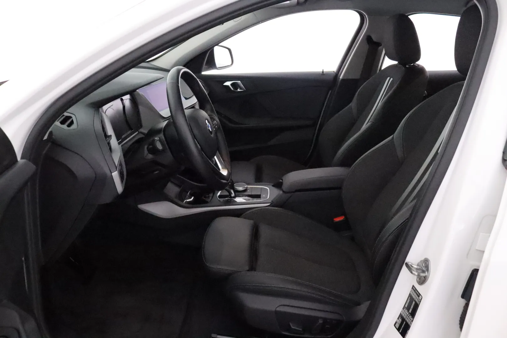 BMW 118 FIA-906 carousel image