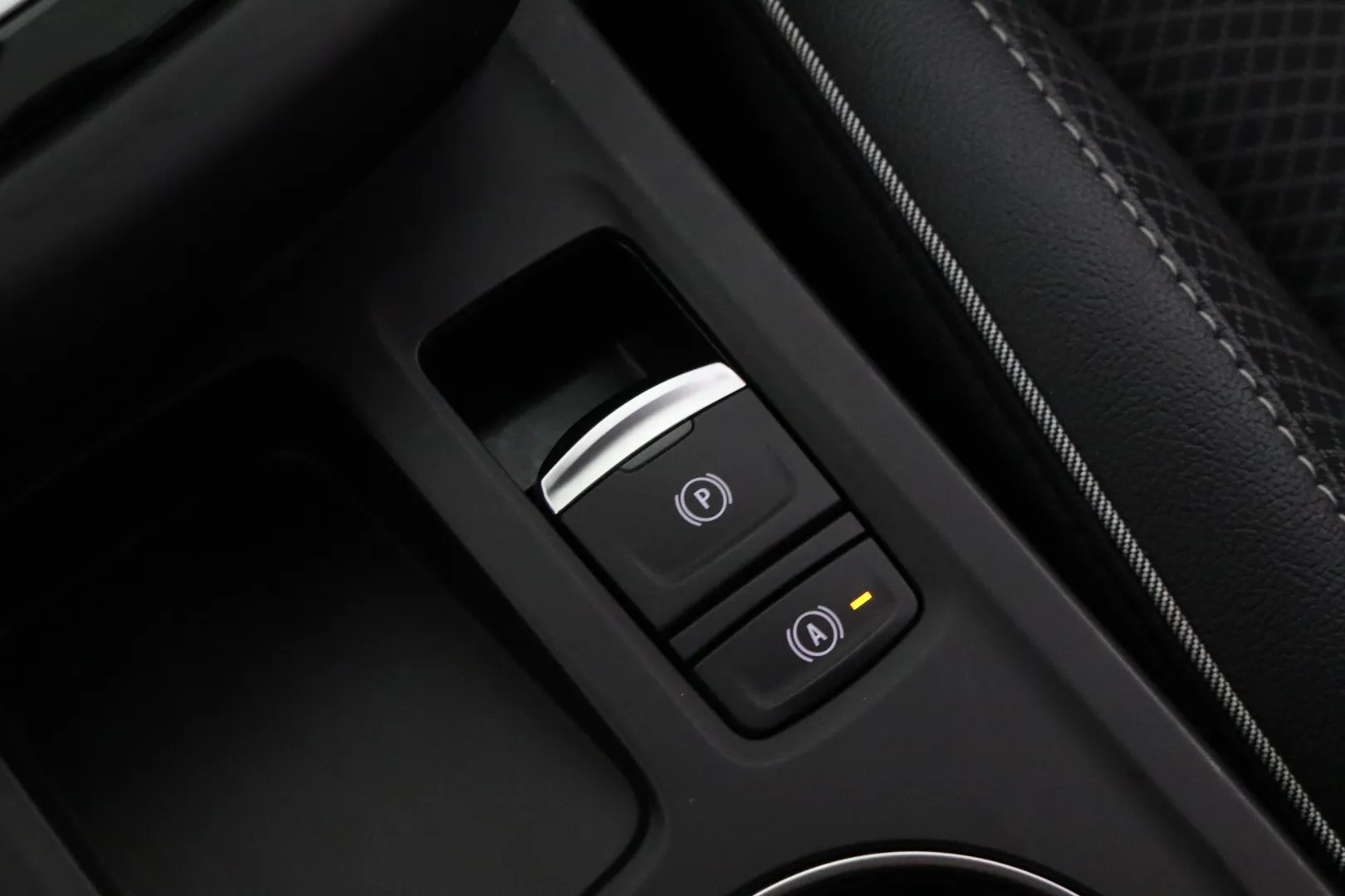 Renault Arkana MOC-928 carousel image