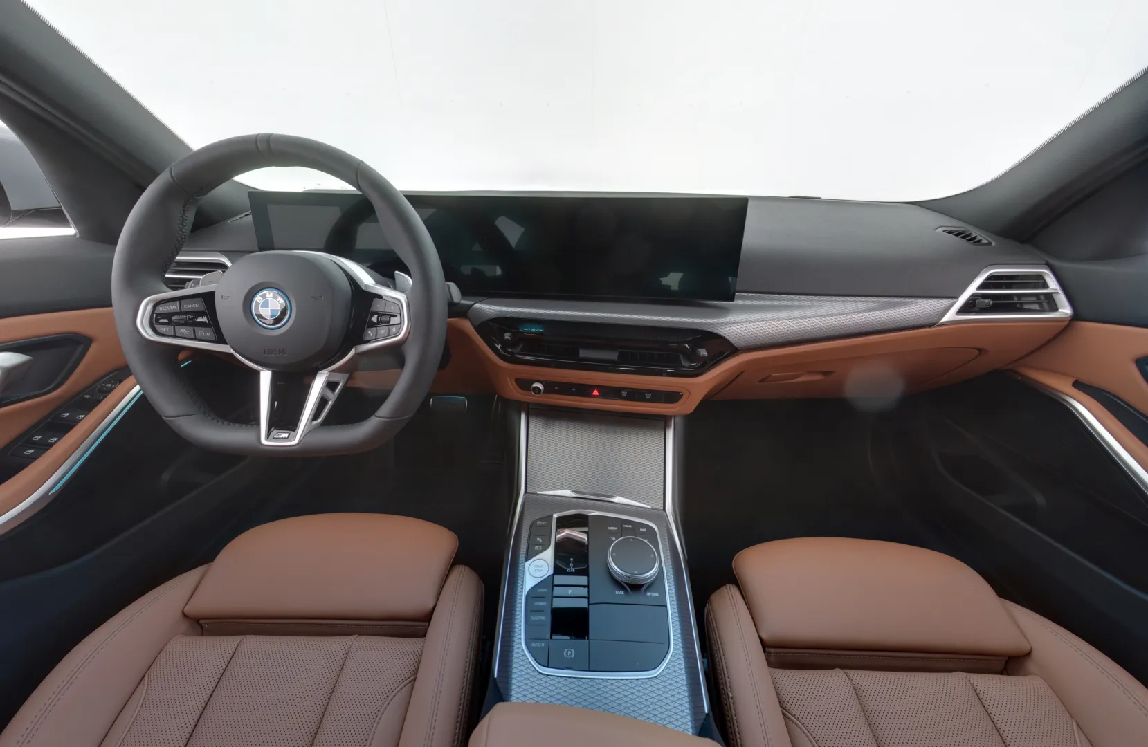 BMW 330 ZPV-888 carousel image