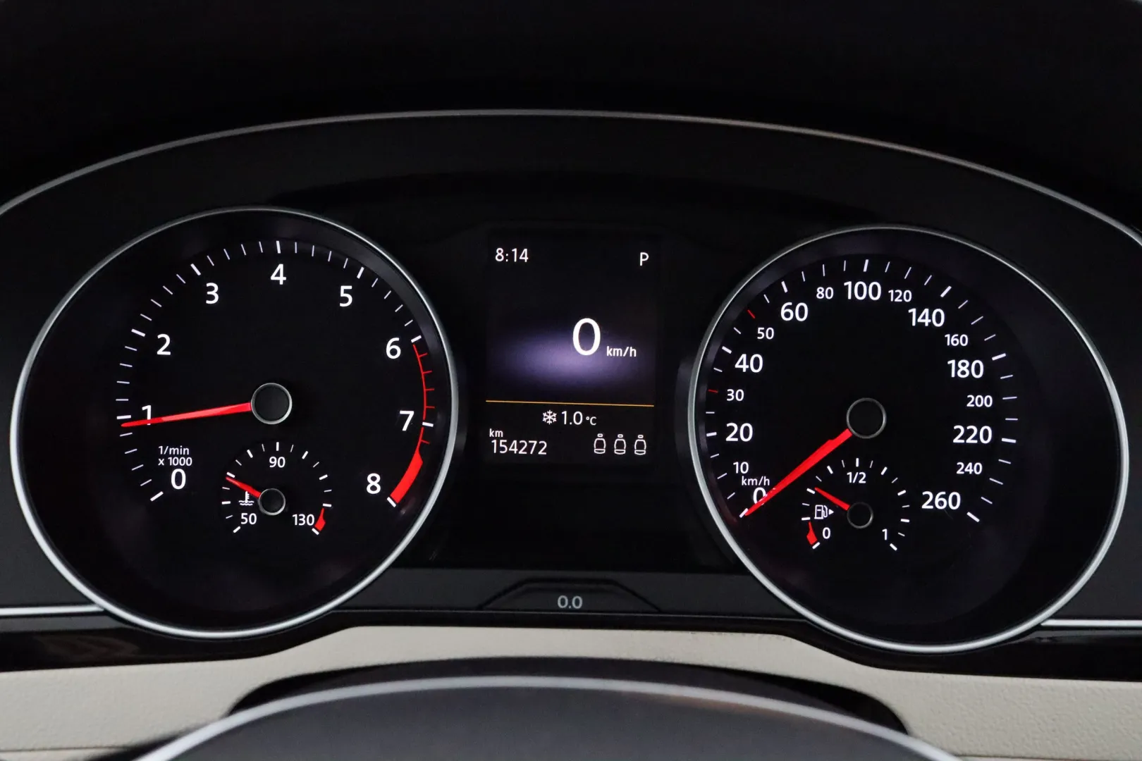 VOLKSWAGEN Passat XNO-236 carousel image